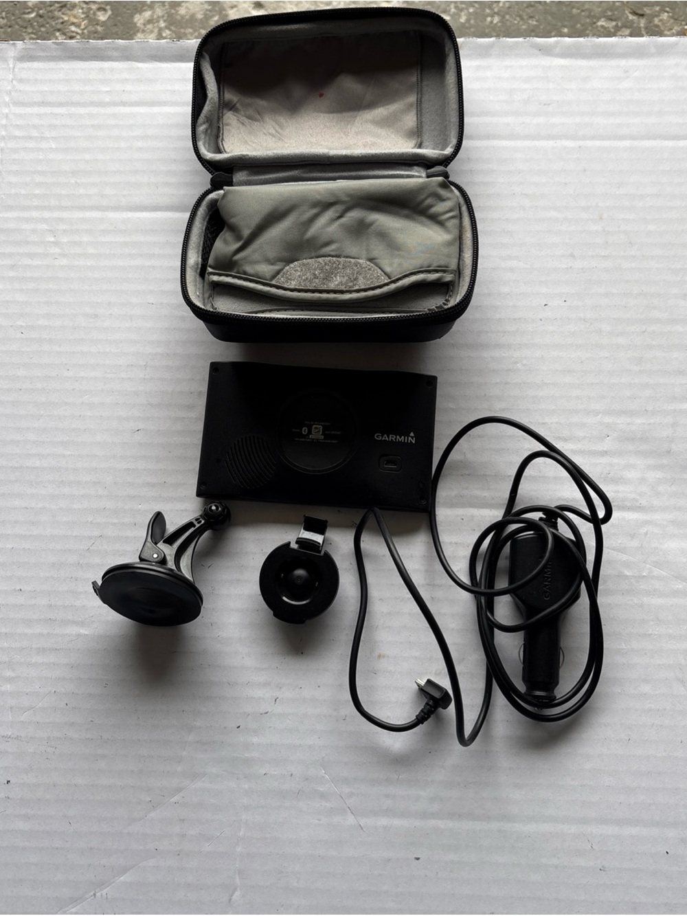 Garmin Nuvi 2597 LMT Black GPS Navigator with Mounts and Carrying Case